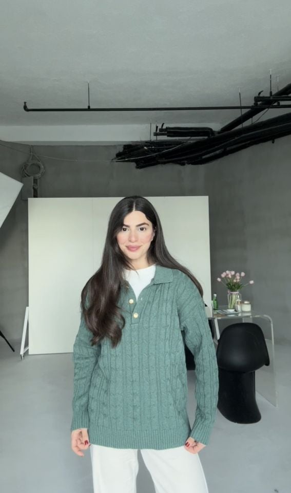 Polo yaka gold düğmeli yeşil örgü triko kazak