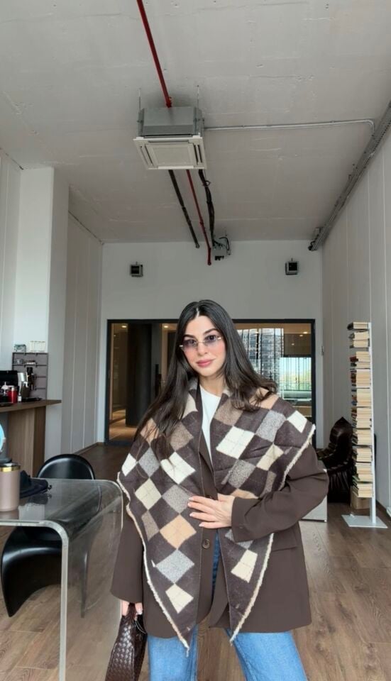 Kahve bej desenli ithal premium üçgen şal