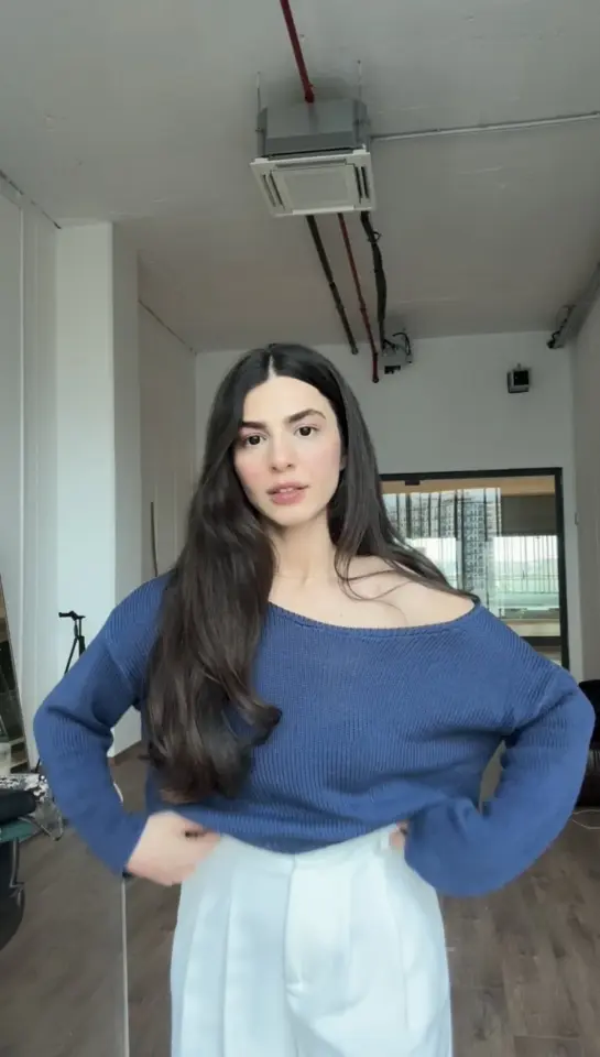 Omuz dekolteli mavi ince triko kazak