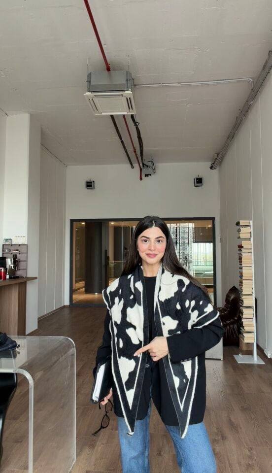 Siyah animal desenli ithal premium üçgen şal