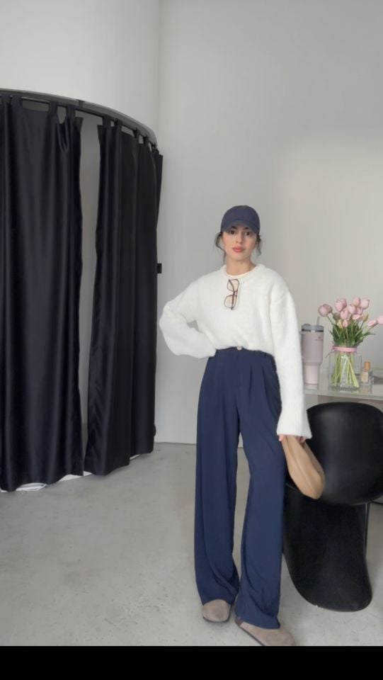 Gold düğmeli larcivert palazzo