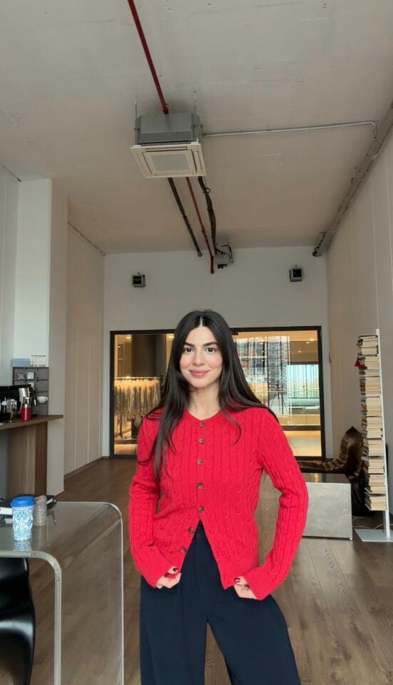 Orjinal marka muadil kırmızı hırka kazak
