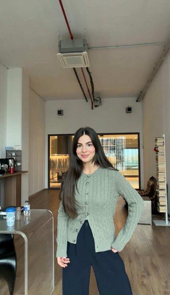 Marka muadil yeşil hırka kazak