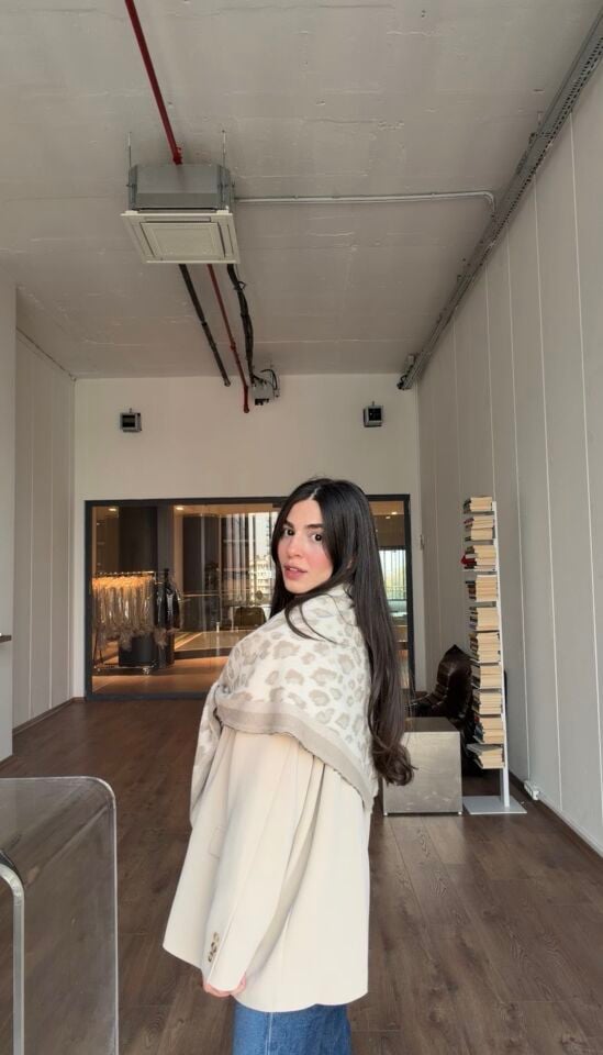 Çift taraflı Soft leopar ithal üçgen şal