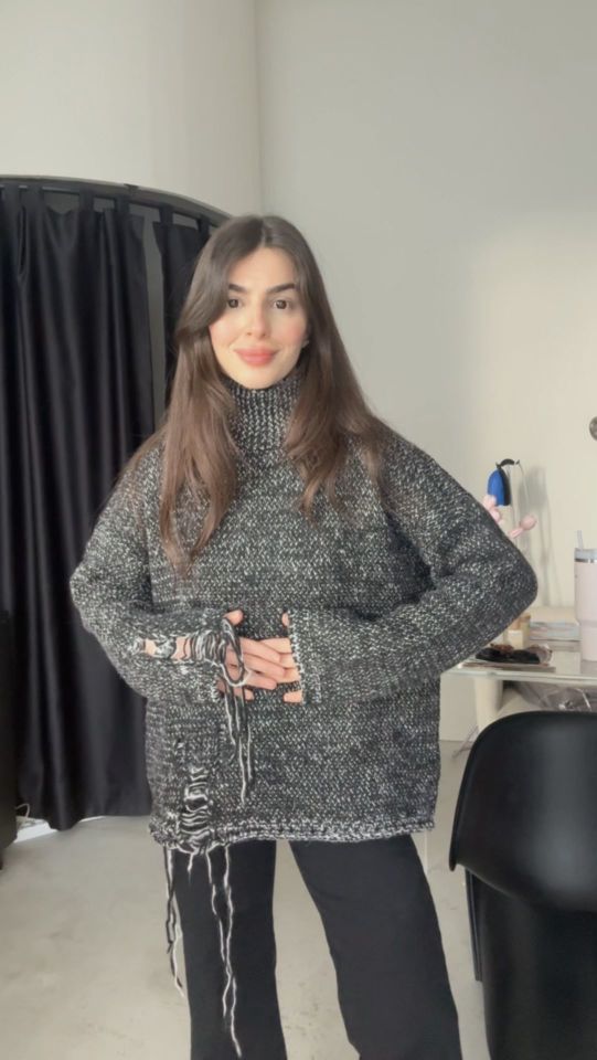 Urban outfitters tasarım kırçıllı siyah kazakk