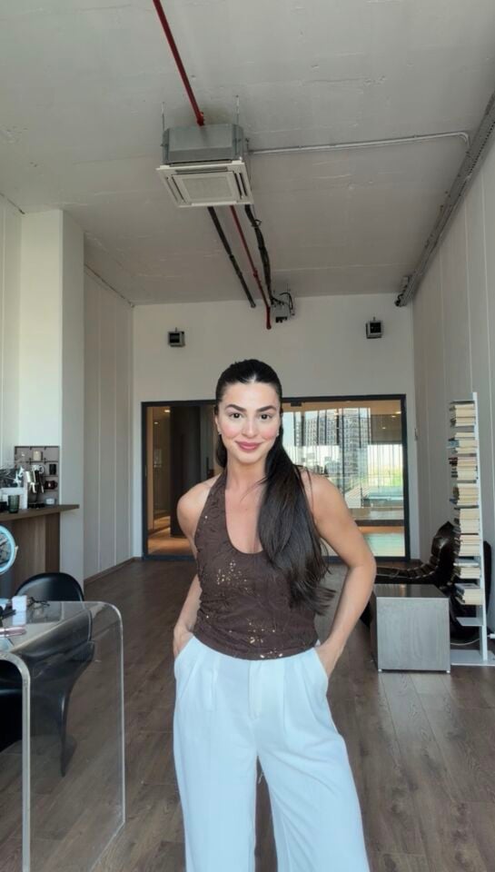 Kahve pul detaylı halter bluz