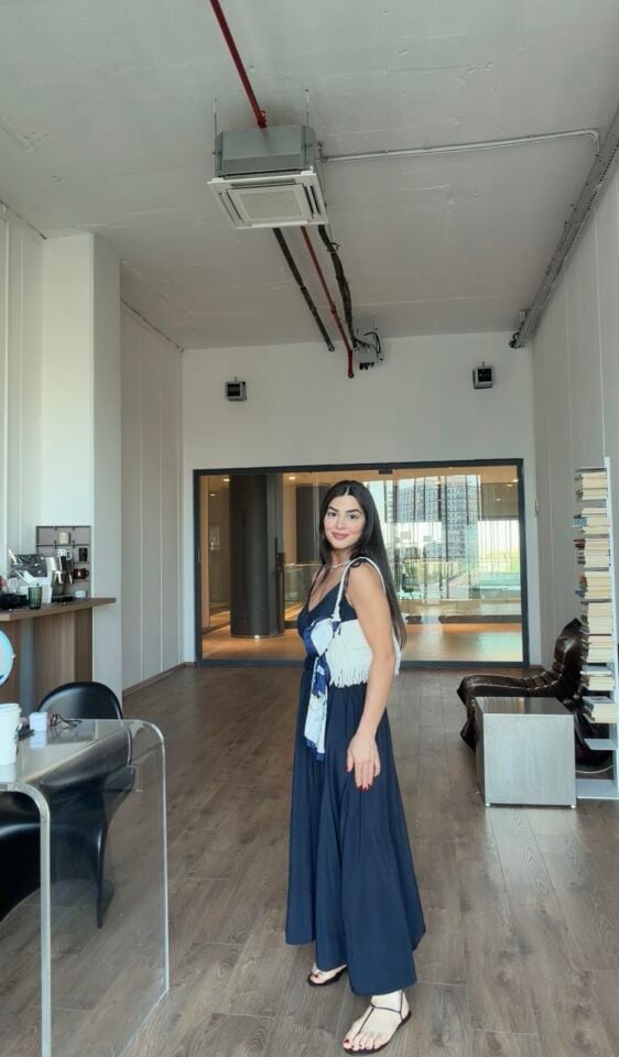 Larcivert bel lastik detaylı elbise