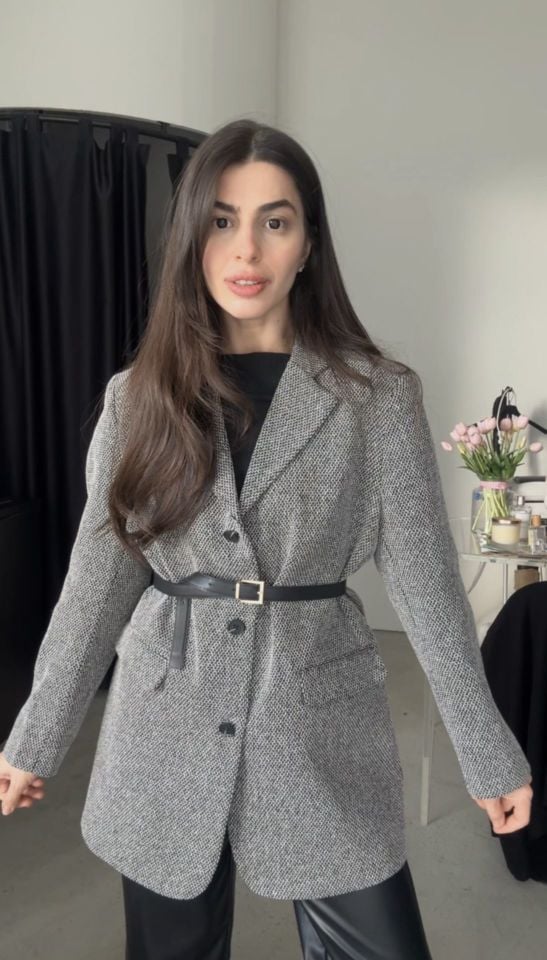 Kemerli vatkalı düğmeli blazer