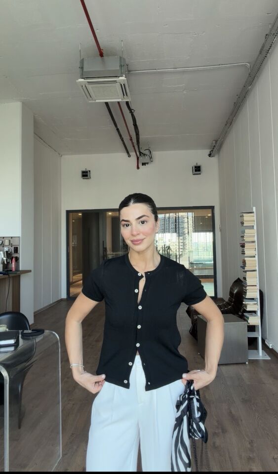 Siyah sedef düğmeli hırka basic