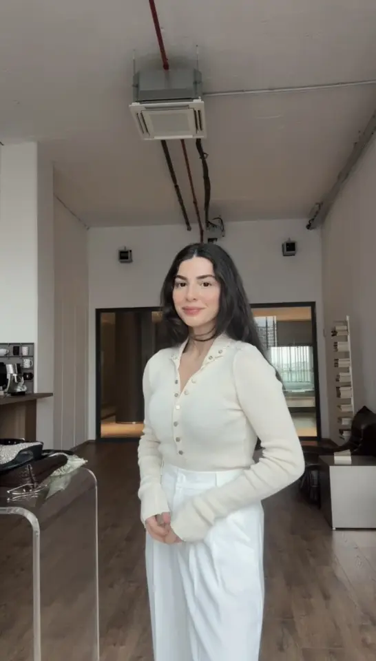 Ekru çıtçıtlı sezon triko