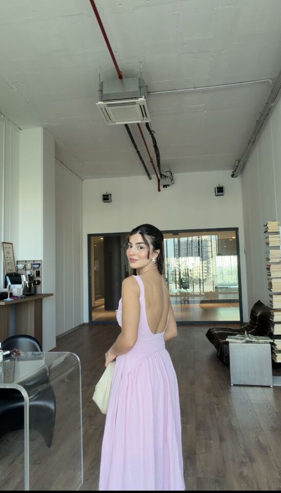Pembe sırt detaylı prenses elbise