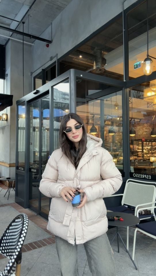 Dolgun şişme kemerli şişme mont