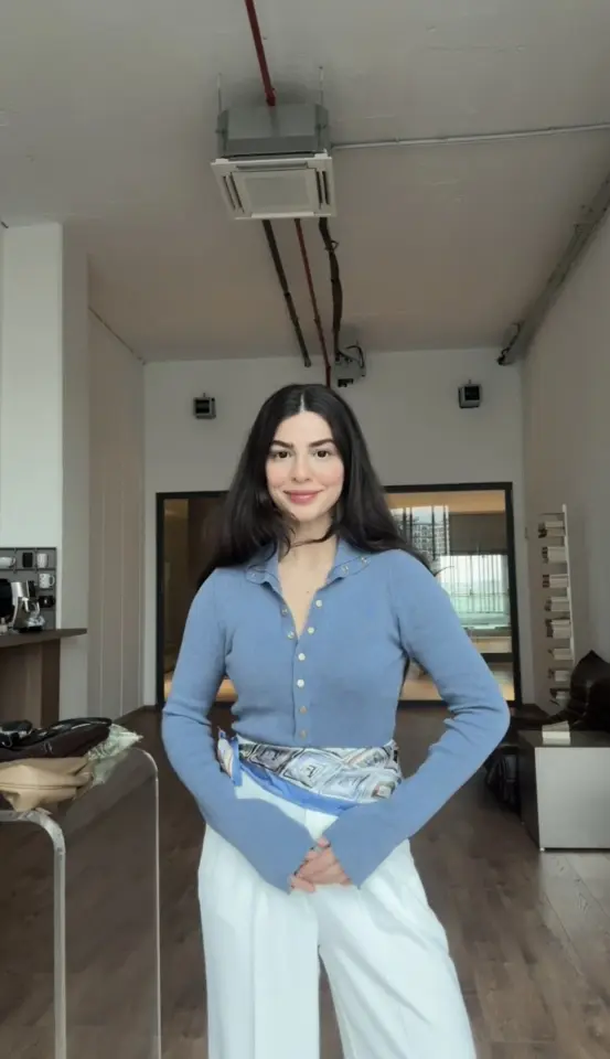 Mavi çıtçıtlı sezon triko