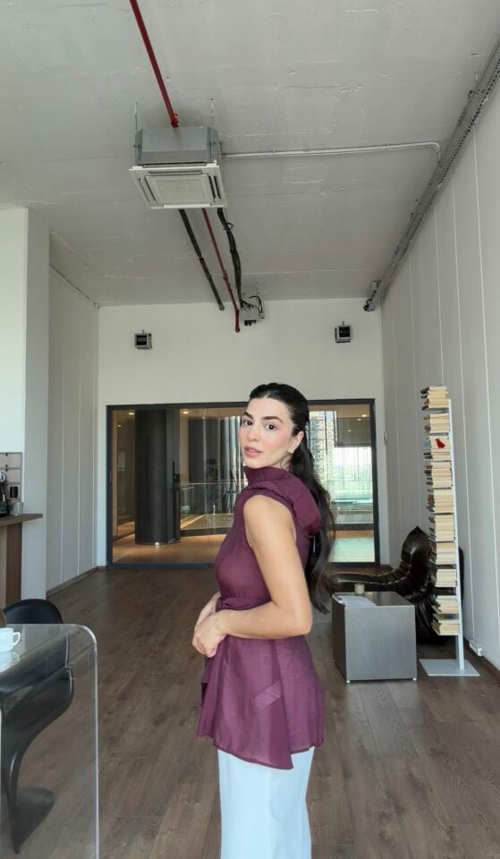 Bordo kuşaklı tül bluz