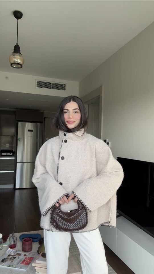 Dik yaka dikiş detaylı ekru panço