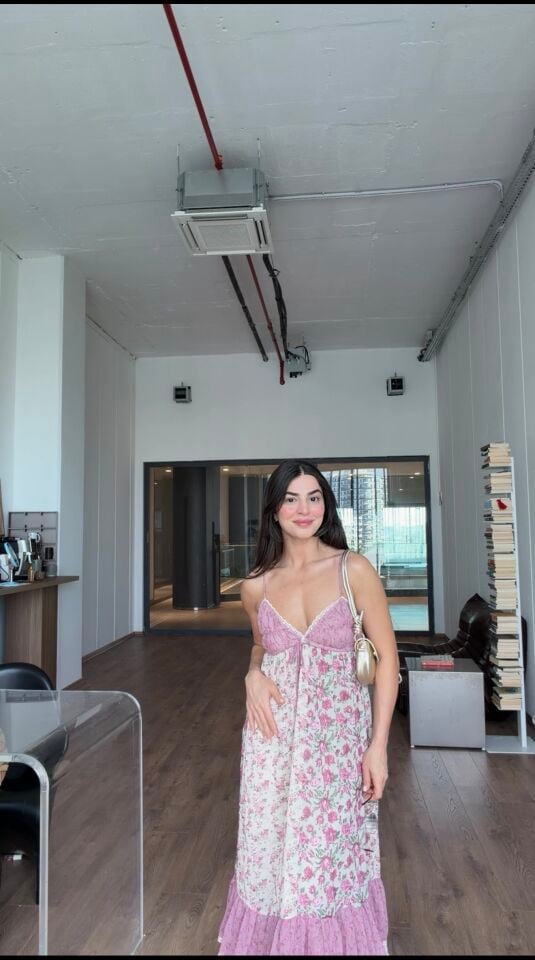 Şifon astarlı pembe çiçekli elbise