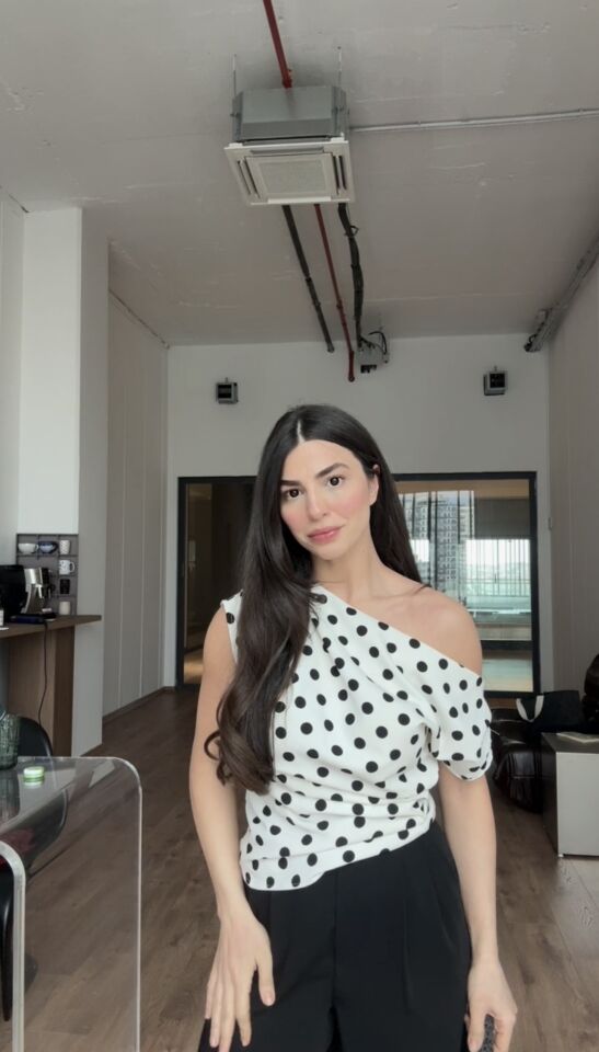 Puantiyeli tek omuz bluz