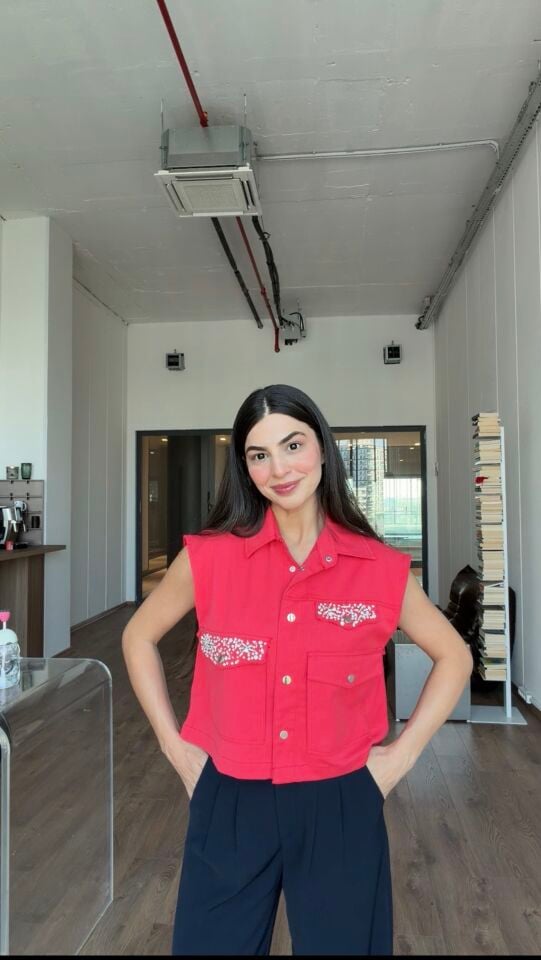 Taşlı gabardin kırmızı ceket