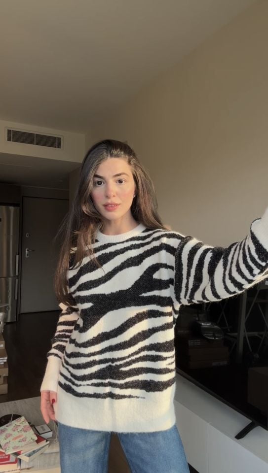 Krem detaylı zebra kazak