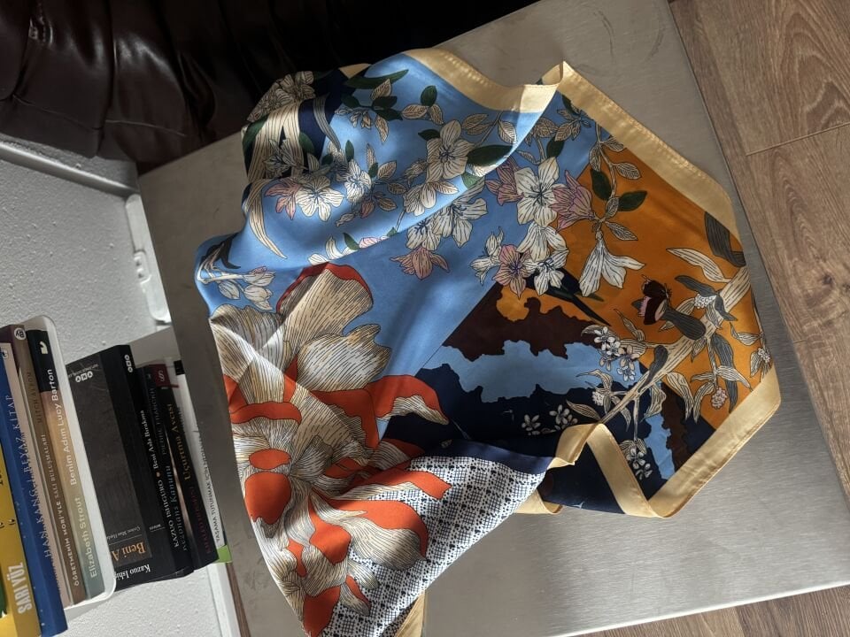 Çok renkli ipek Fular