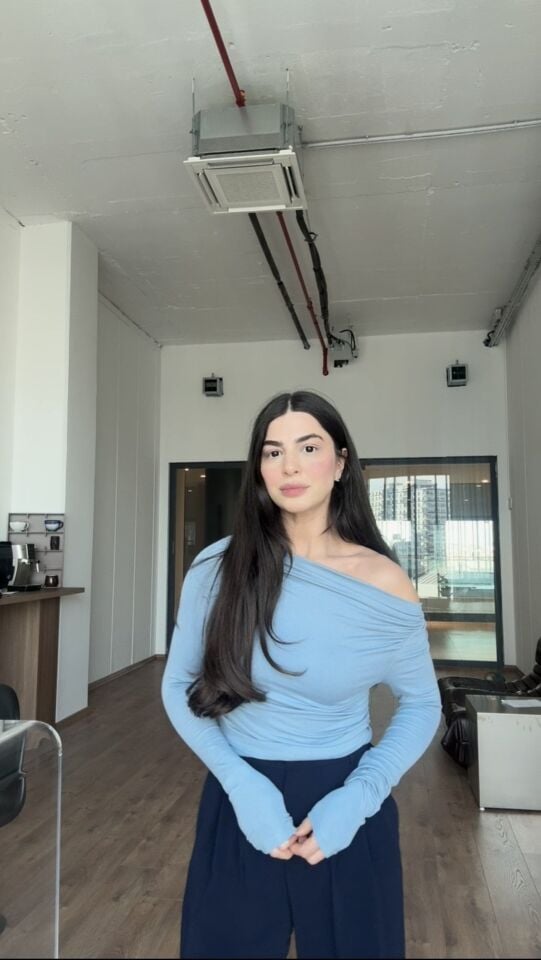 Madonna yaka drapeli mavi şık bluz