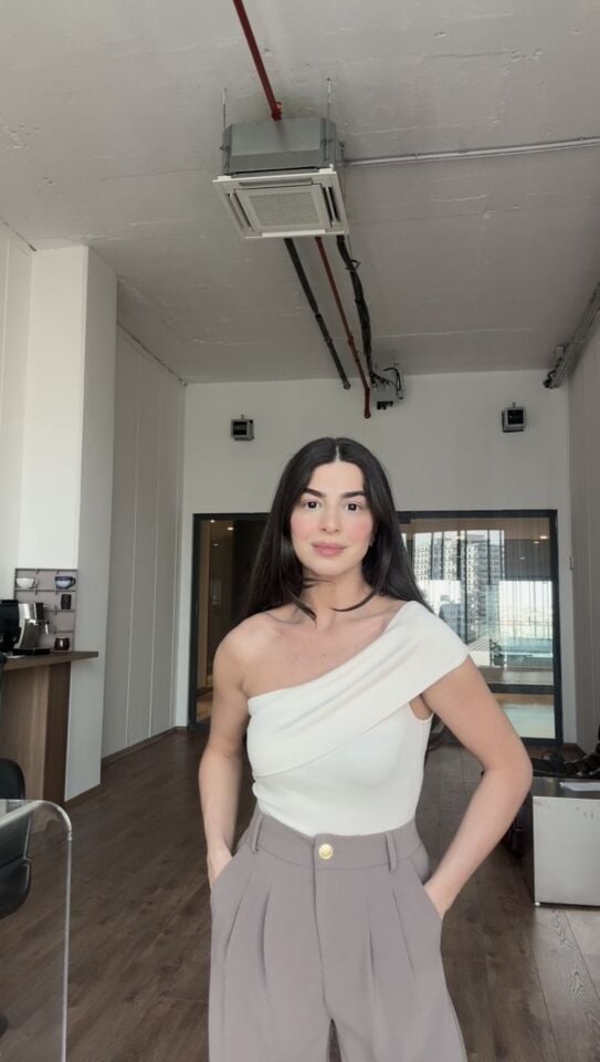 Tek omuz krem şık bluz