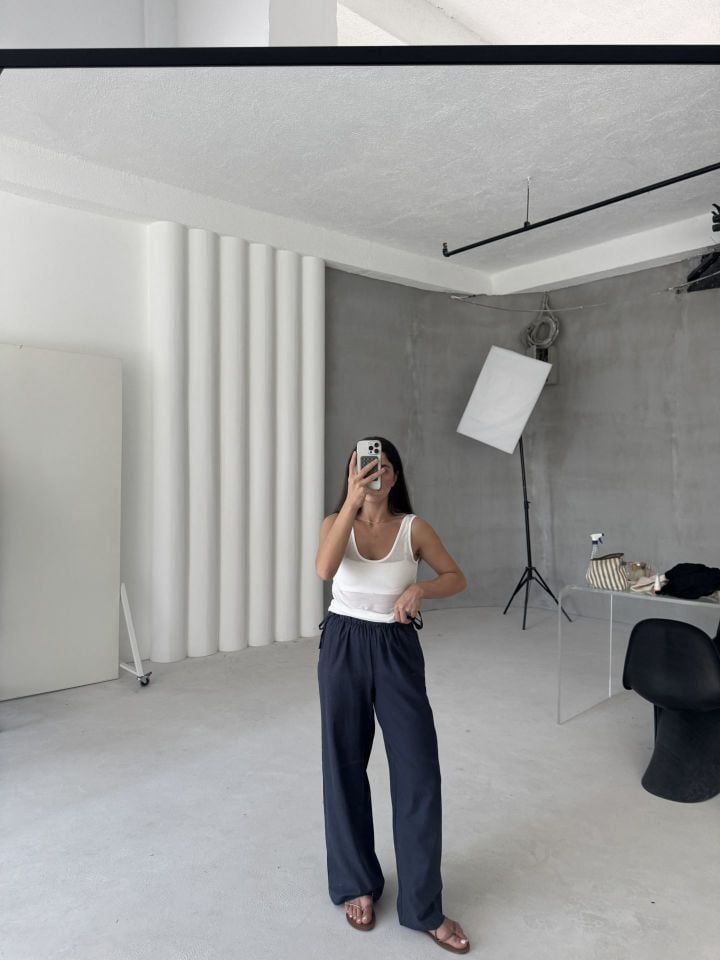 Tatlı larcivert yan bağcıklı pantolon