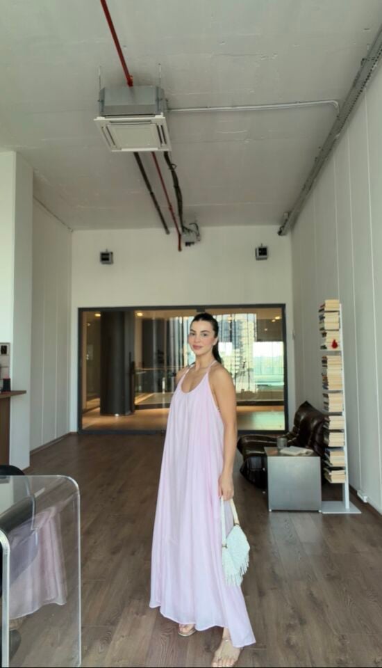 Pembe sırt detaylı Maxi elbise