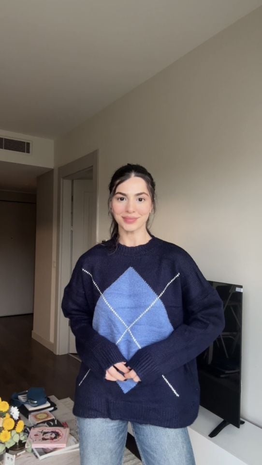 Larcivert mavi baklava detaylı kazak