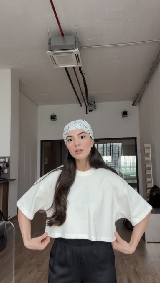 Krem Orjinal marka orantılı crop