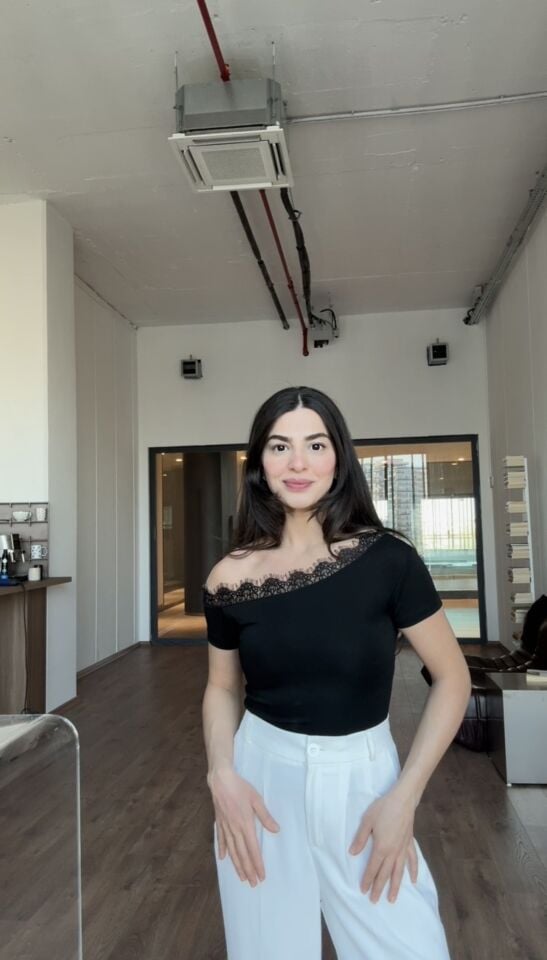 Tek omuz düşük dantelli bluz