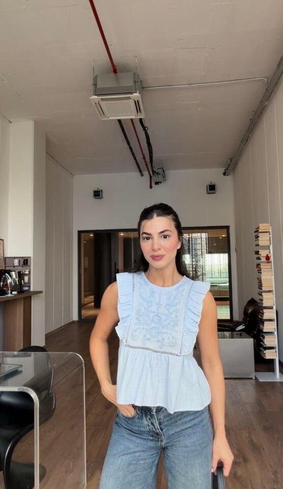 Bebe mavisi nakışlı retro üst