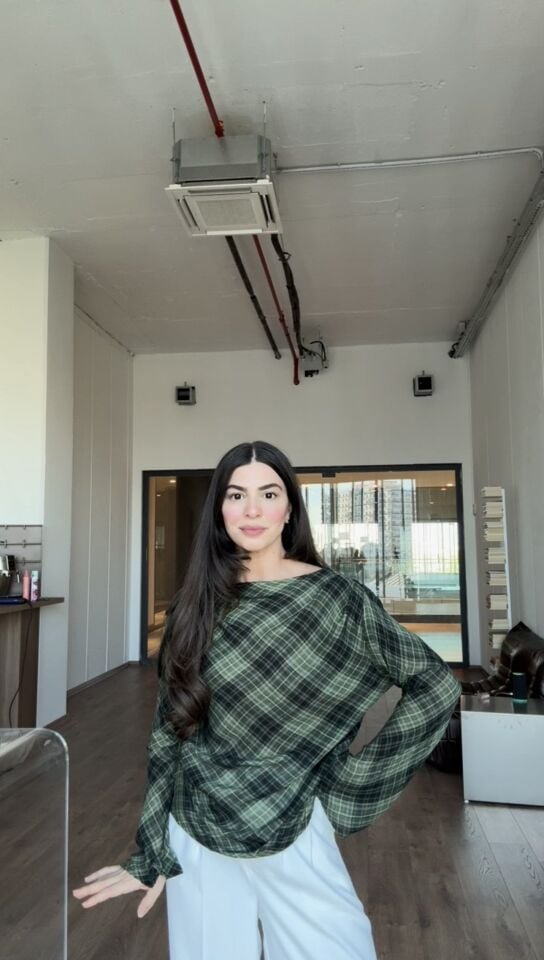 Volan kollu yeşil kareli tasarım bluz