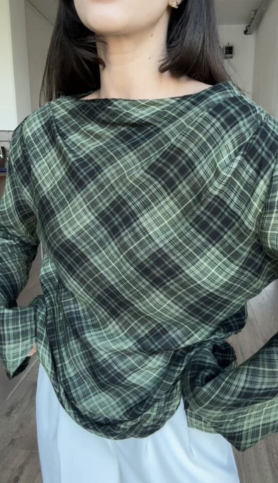 Volan kollu yeşil kareli tasarım bluz