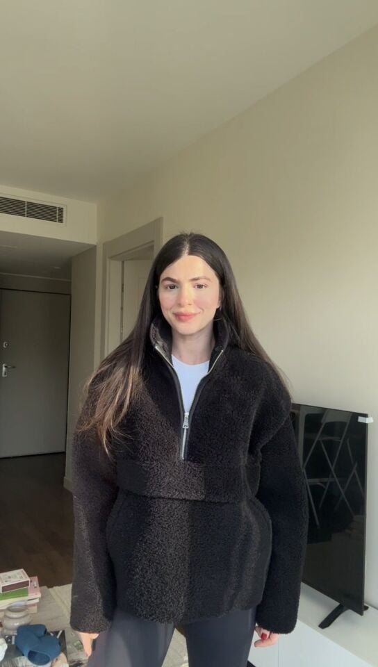 Siyah peluş önü cepli mont