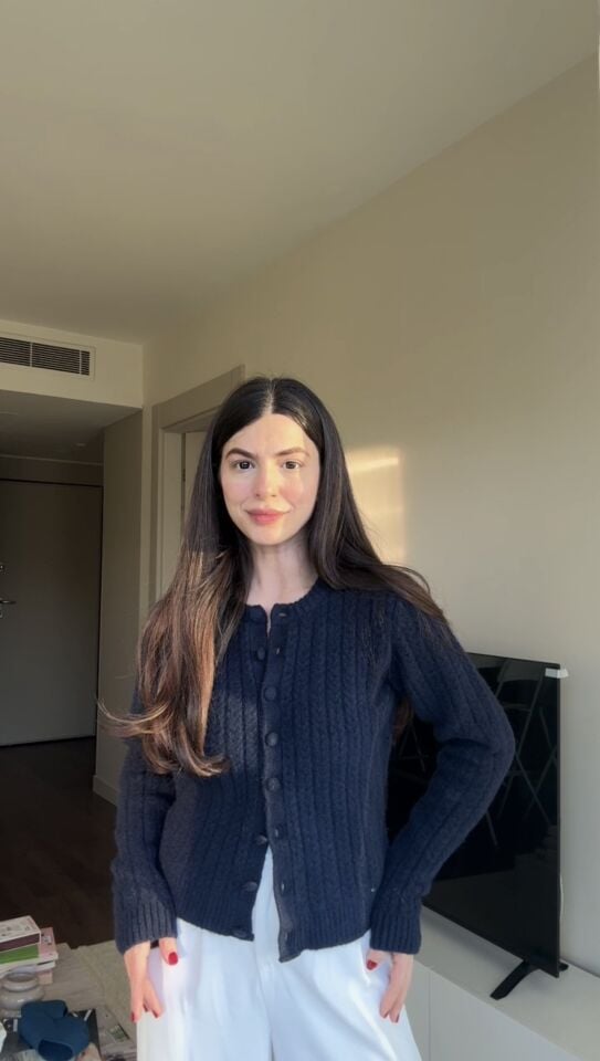 Saç örgülü lacivert düğmeli kazak hırka