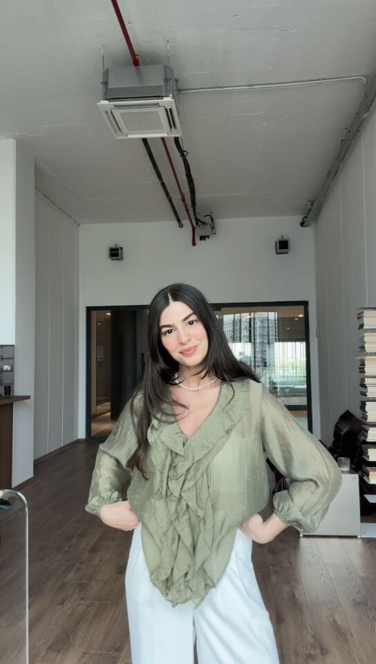 Volanlı tatlı yeşil gömlek