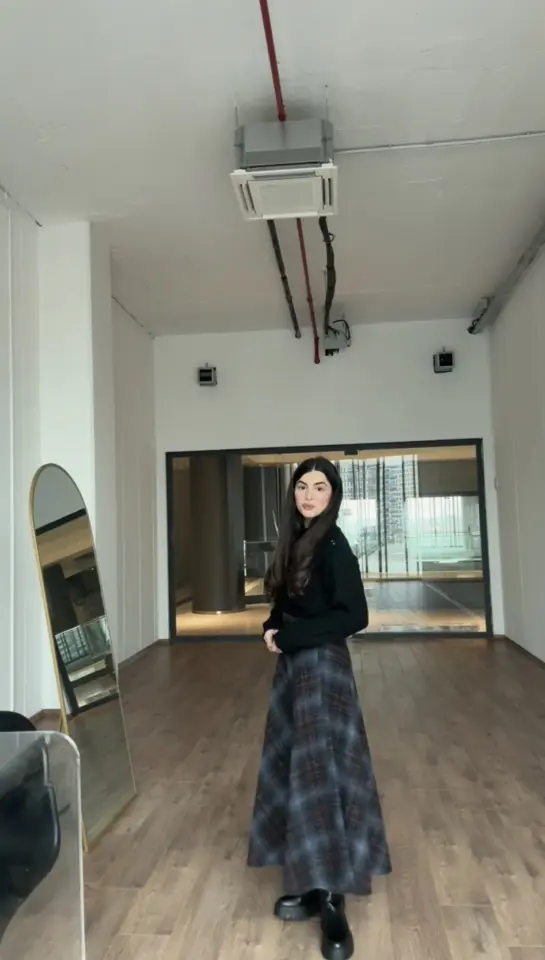 Lacivert tonlu tok dokulu çan etek