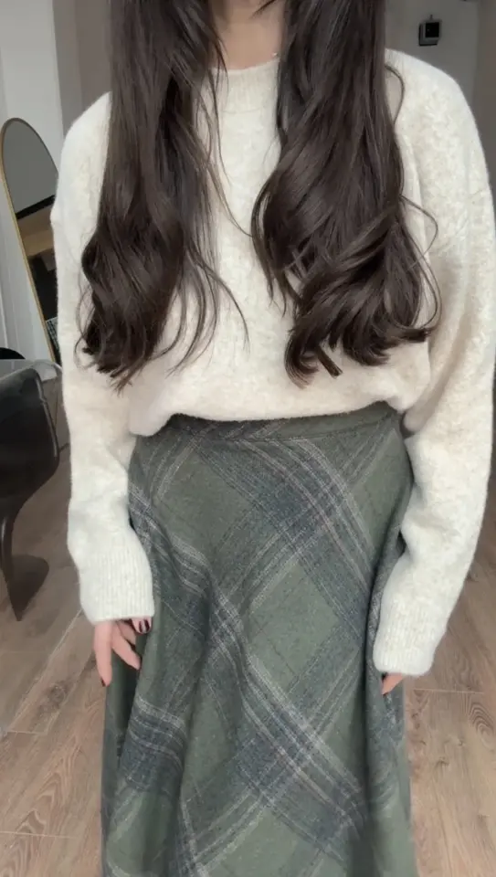 Yeşil tonlu tok dokulu çan etek