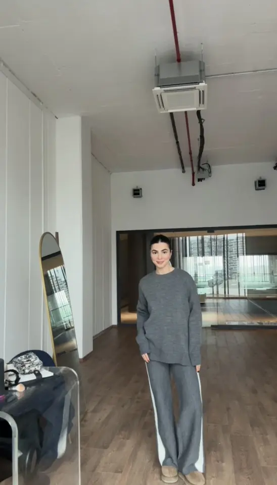 Yan çizgi detaylı pantolon triko füme takım