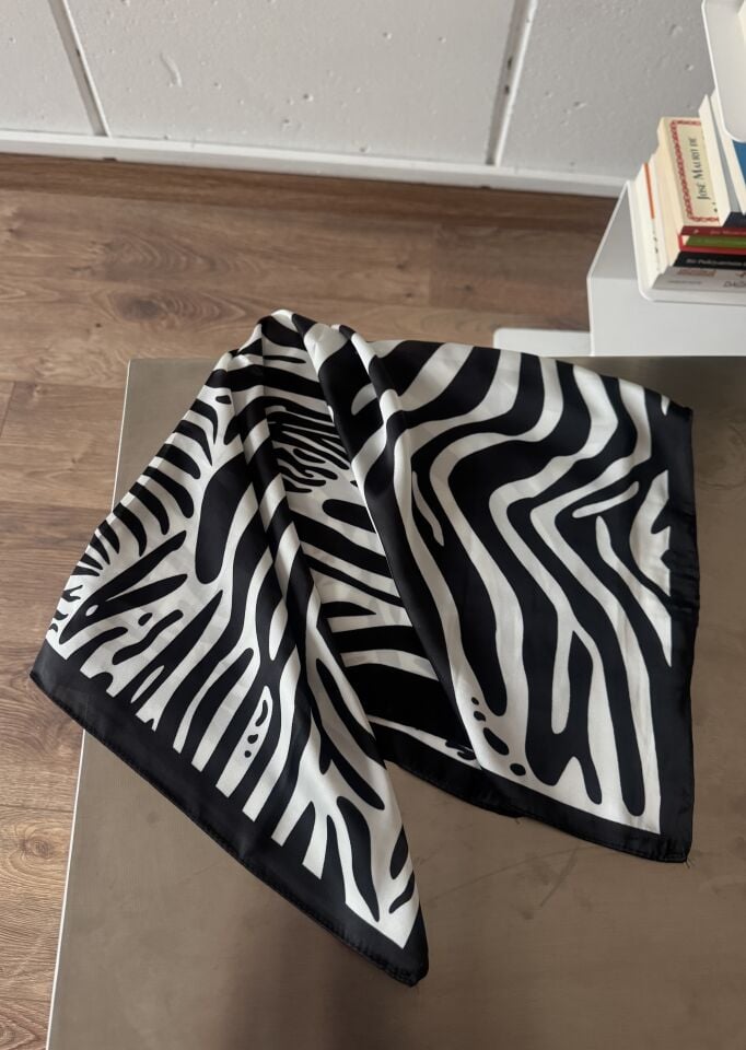 Zebra desenli ipek fular